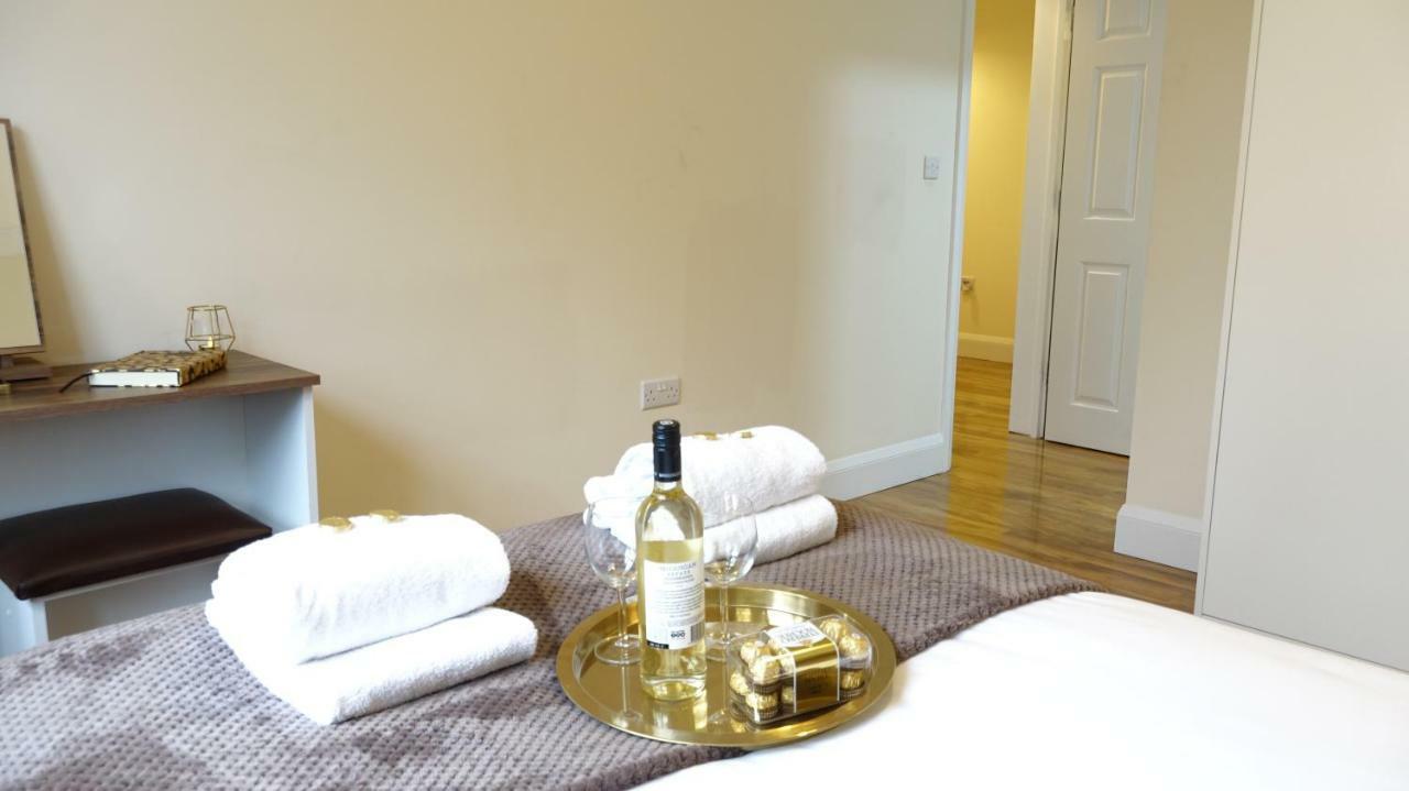 Luxury 2 Bed 2 Bath - Free Parking - 5Min To Airport - Sleeps 6 Appartement Ashford  Buitenkant foto