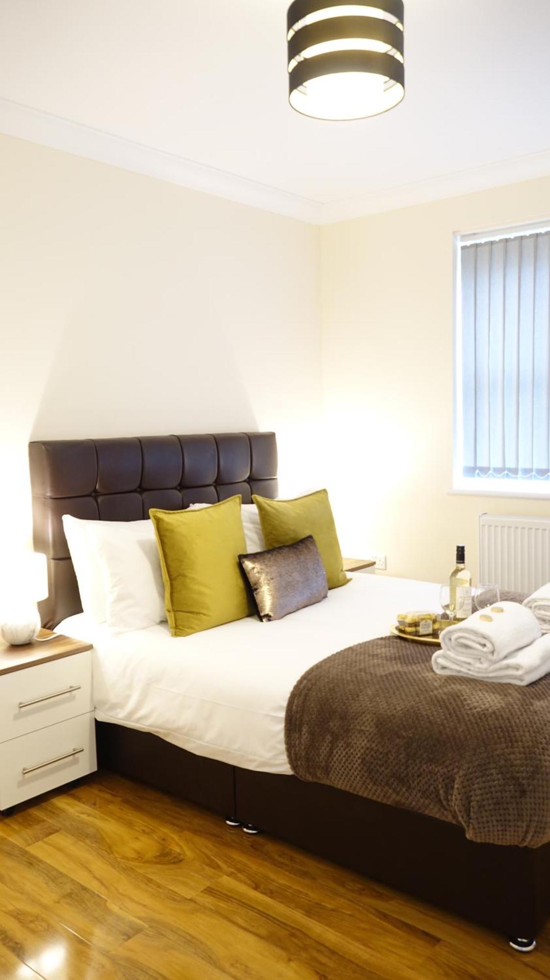 Luxury 2 Bed 2 Bath - Free Parking - 5Min To Airport - Sleeps 6 Appartement Ashford  Buitenkant foto