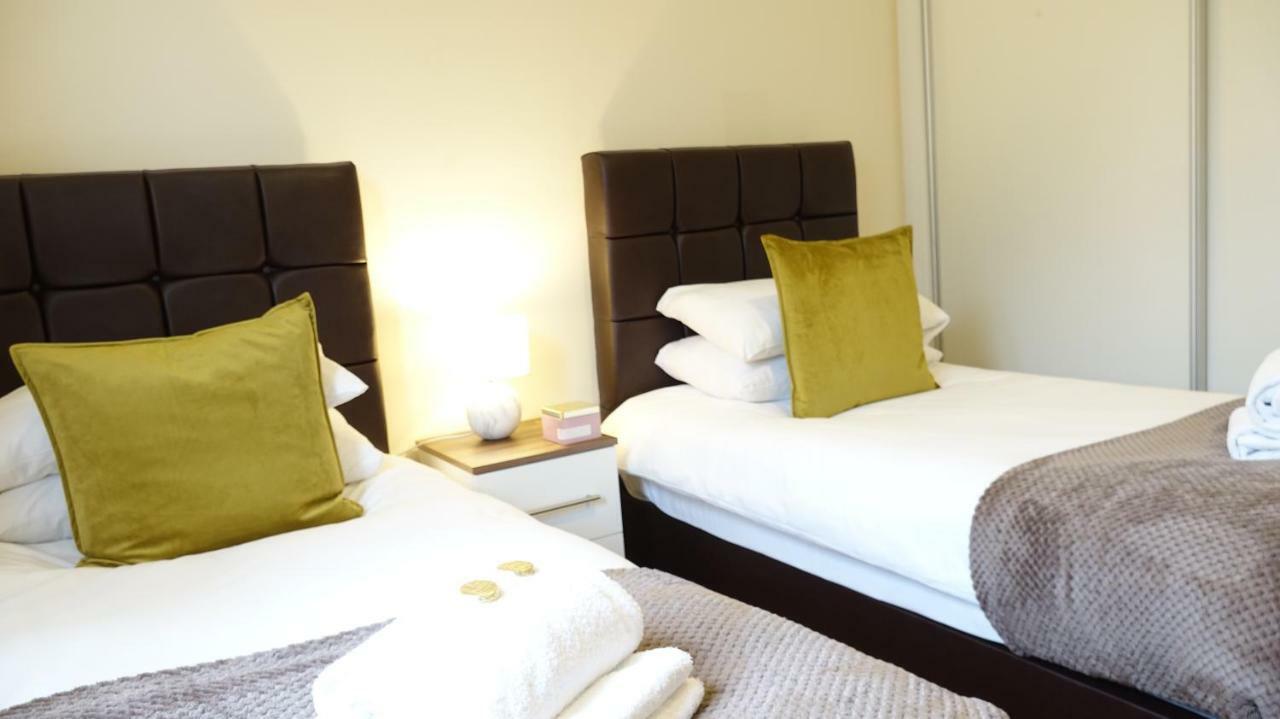 Luxury 2 Bed 2 Bath - Free Parking - 5Min To Airport - Sleeps 6 Appartement Ashford  Buitenkant foto