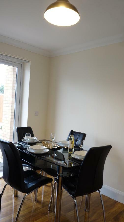 Luxury 2 Bed 2 Bath - Free Parking - 5Min To Airport - Sleeps 6 Appartement Ashford  Buitenkant foto