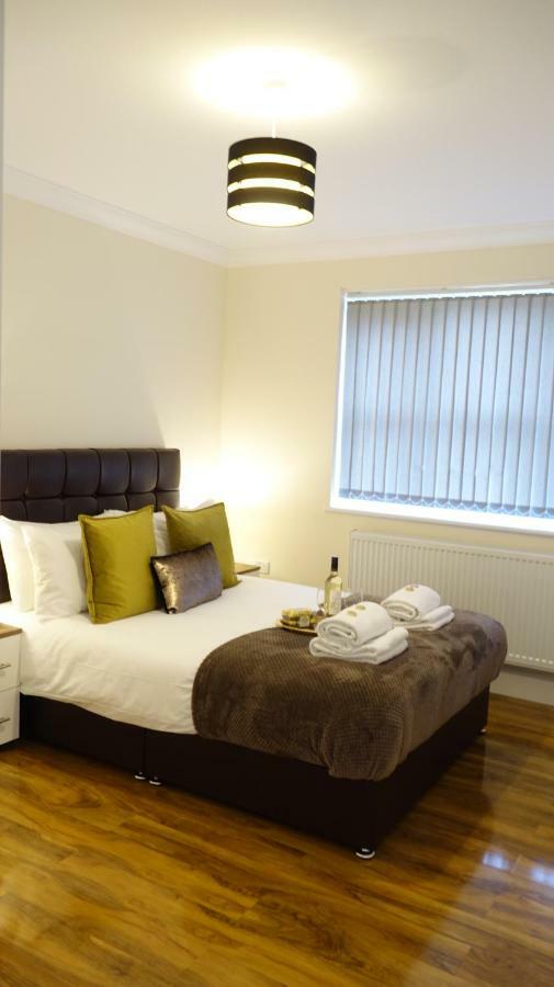Luxury 2 Bed 2 Bath - Free Parking - 5Min To Airport - Sleeps 6 Appartement Ashford  Buitenkant foto
