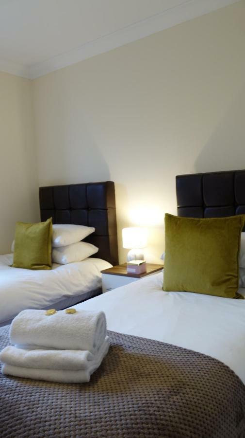 Luxury 2 Bed 2 Bath - Free Parking - 5Min To Airport - Sleeps 6 Appartement Ashford  Buitenkant foto