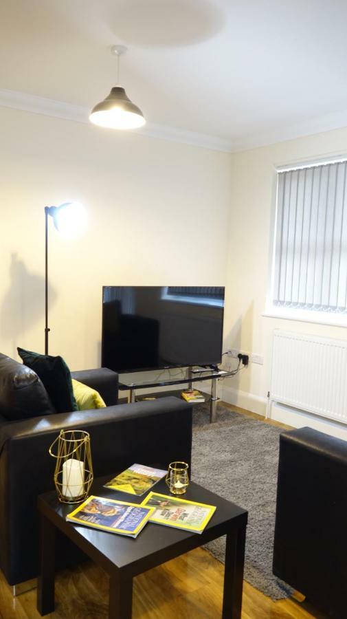 Luxury 2 Bed 2 Bath - Free Parking - 5Min To Airport - Sleeps 6 Appartement Ashford  Buitenkant foto