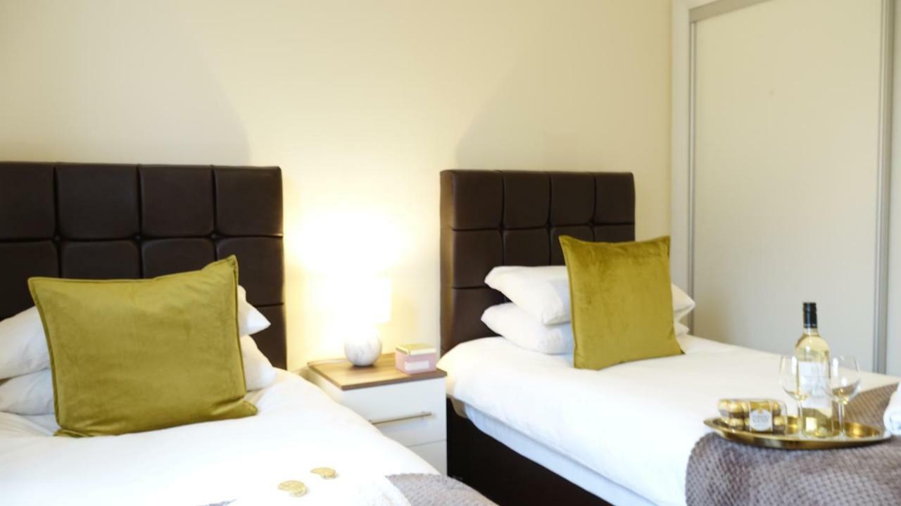 Luxury 2 Bed 2 Bath - Free Parking - 5Min To Airport - Sleeps 6 Appartement Ashford  Buitenkant foto