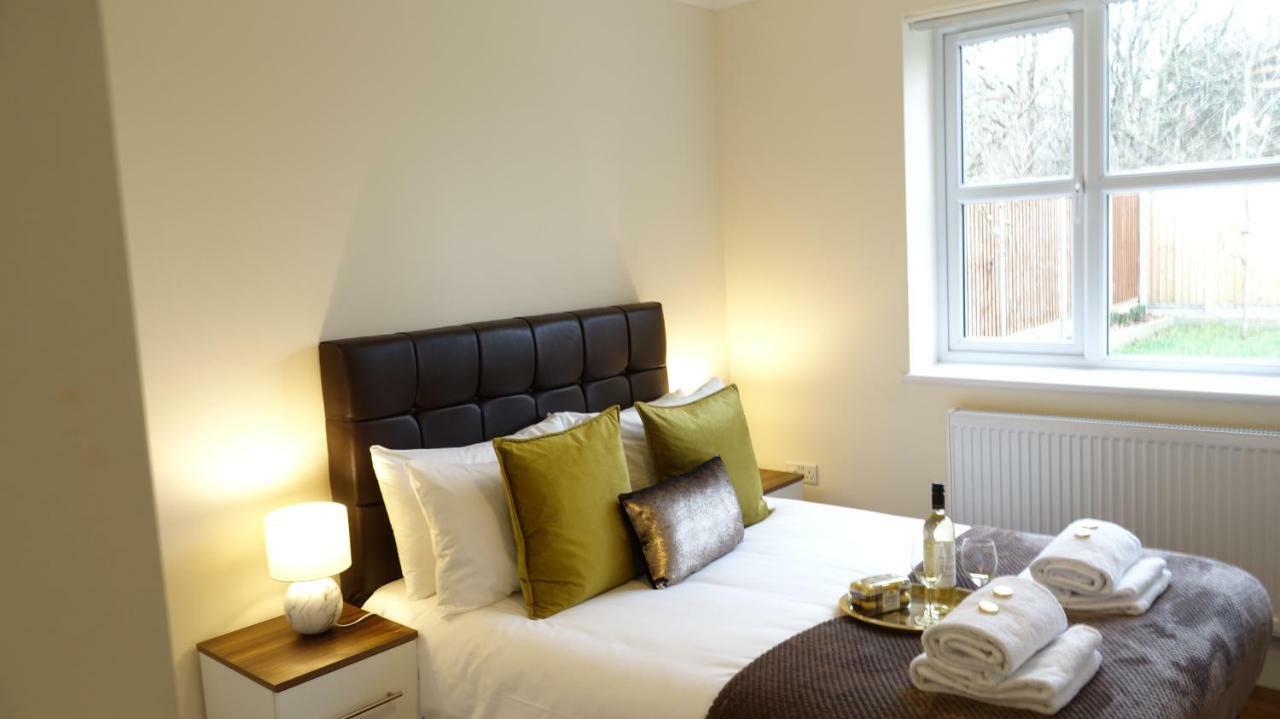 Luxury 2 Bed 2 Bath - Free Parking - 5Min To Airport - Sleeps 6 Appartement Ashford  Buitenkant foto