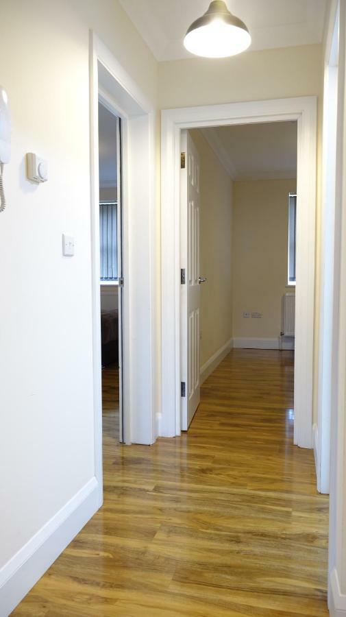 Luxury 2 Bed 2 Bath - Free Parking - 5Min To Airport - Sleeps 6 Appartement Ashford  Buitenkant foto