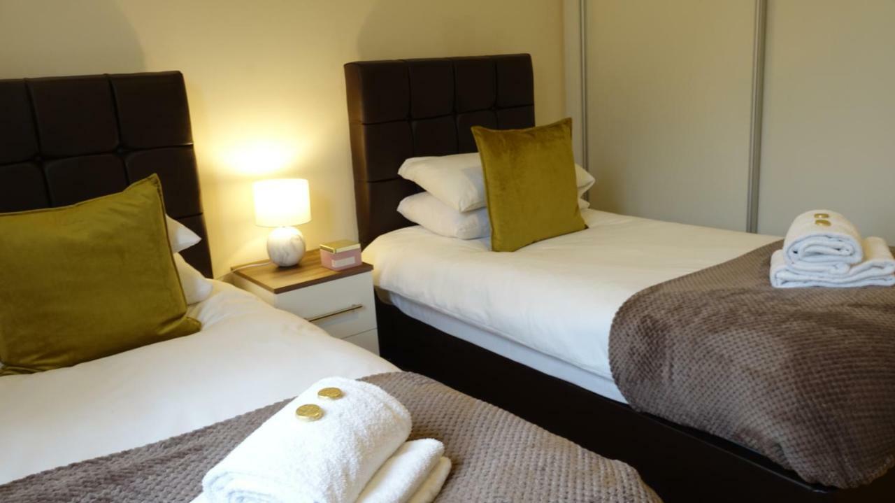 Luxury 2 Bed 2 Bath - Free Parking - 5Min To Airport - Sleeps 6 Appartement Ashford  Buitenkant foto