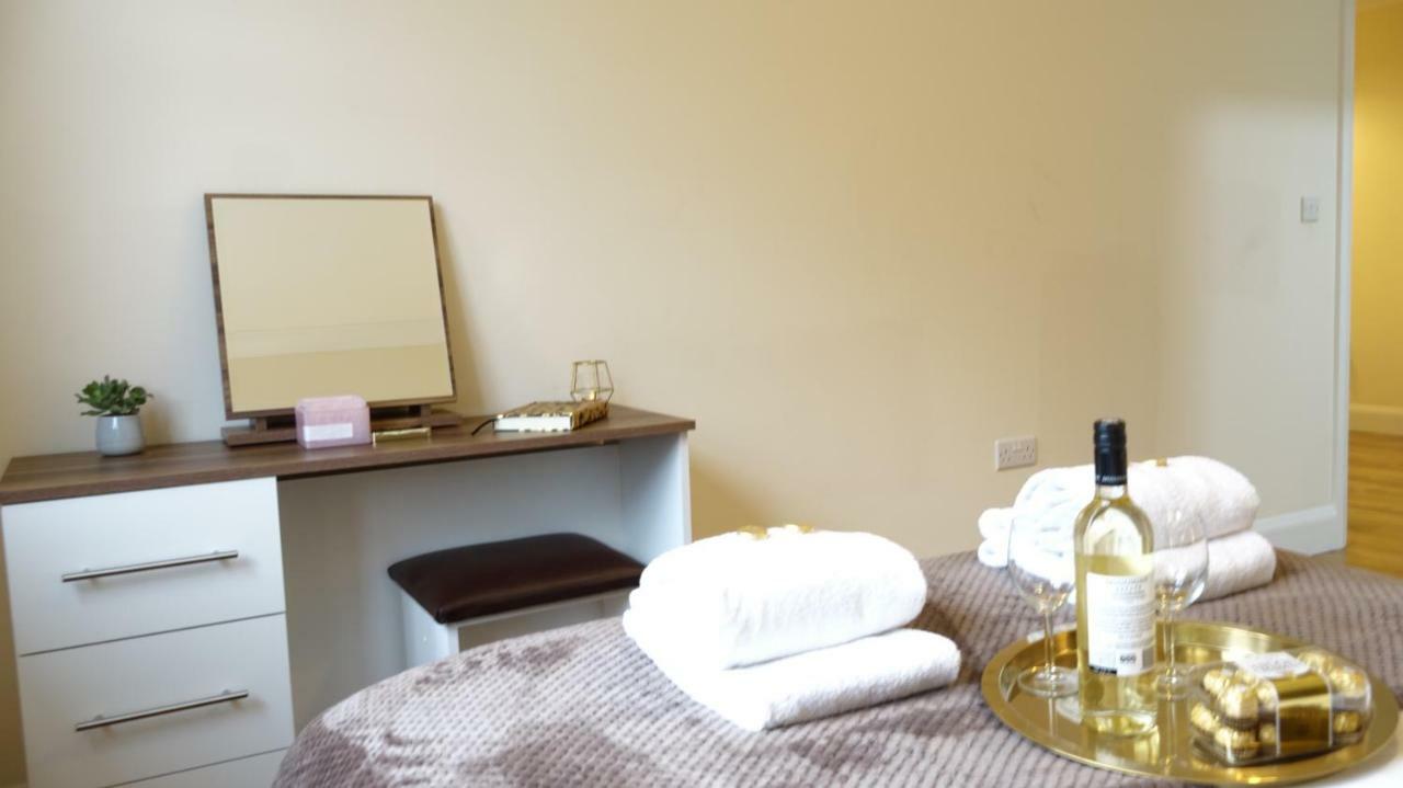 Luxury 2 Bed 2 Bath - Free Parking - 5Min To Airport - Sleeps 6 Appartement Ashford  Buitenkant foto